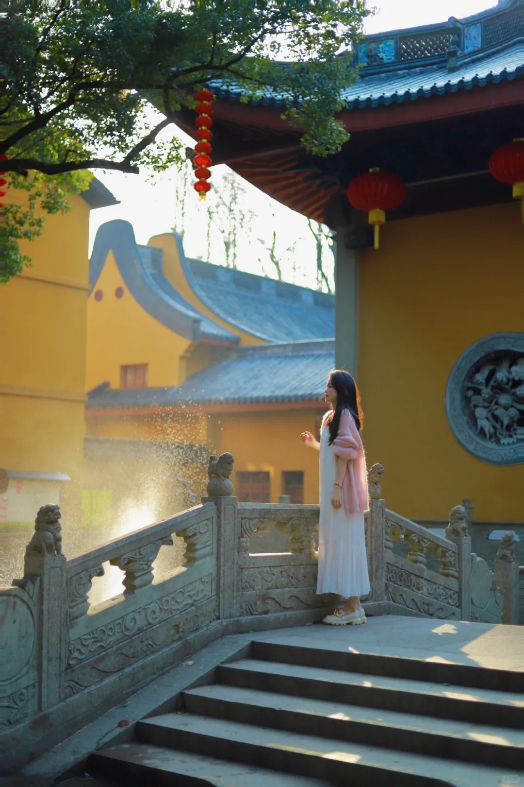 天王殿和圆通殿之间的如意池