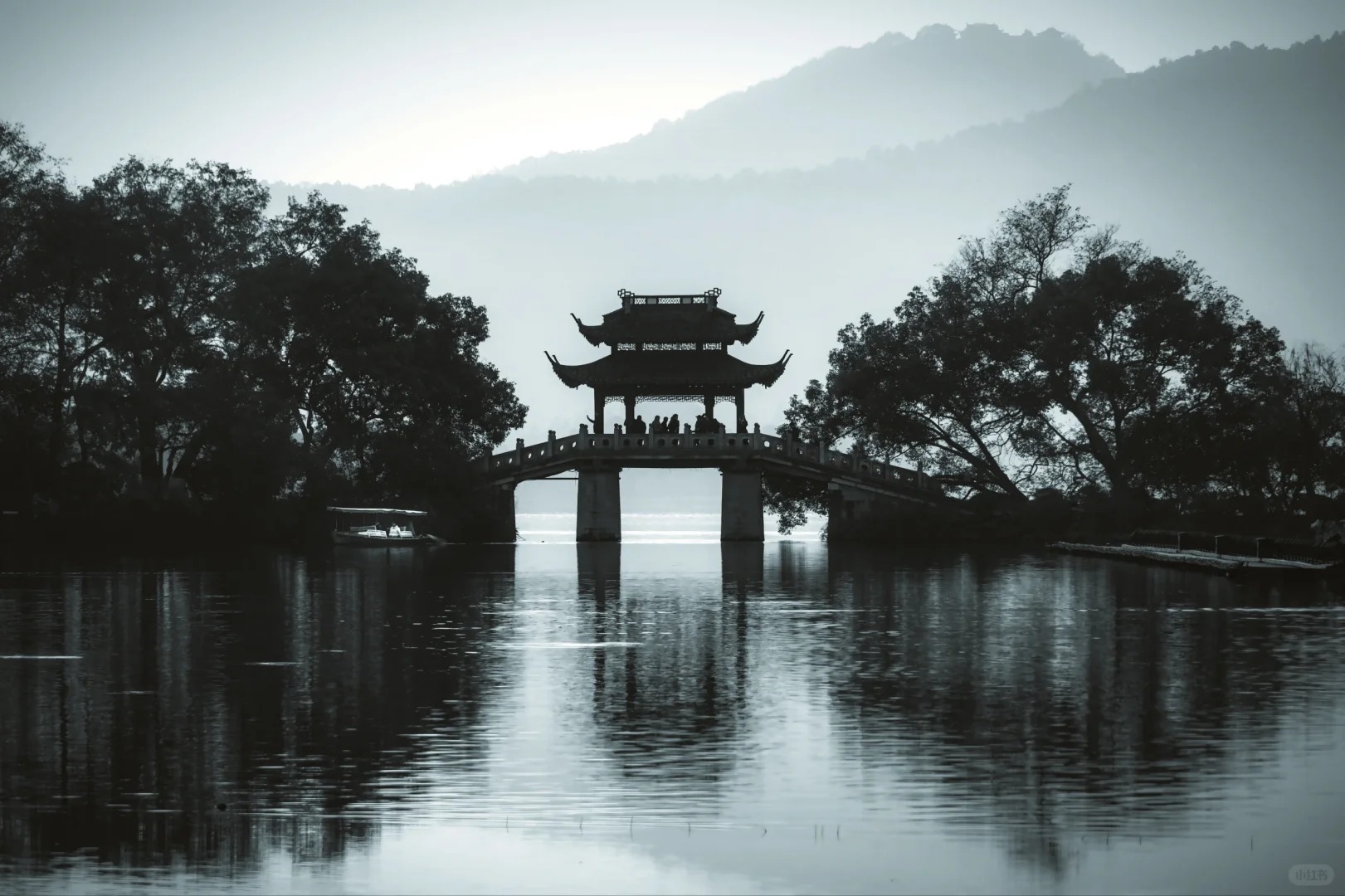 玉带桥（西湖游船岳庙码头）